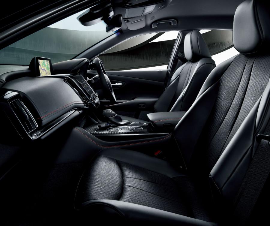 Интерьер Toyota Crown RS Limited 2020 года  (фото 3 из 3)